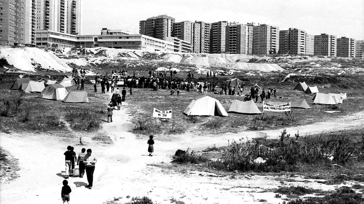 Una exposición fotográfica nos lleva al Barrio del Pilar de los años 70 y 80