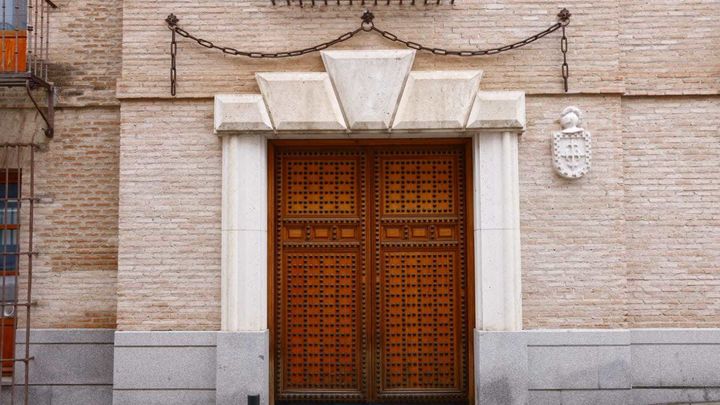 Pinto recupera el Escudo de los Pantoja y los eslabones de la Casa de la Cadena