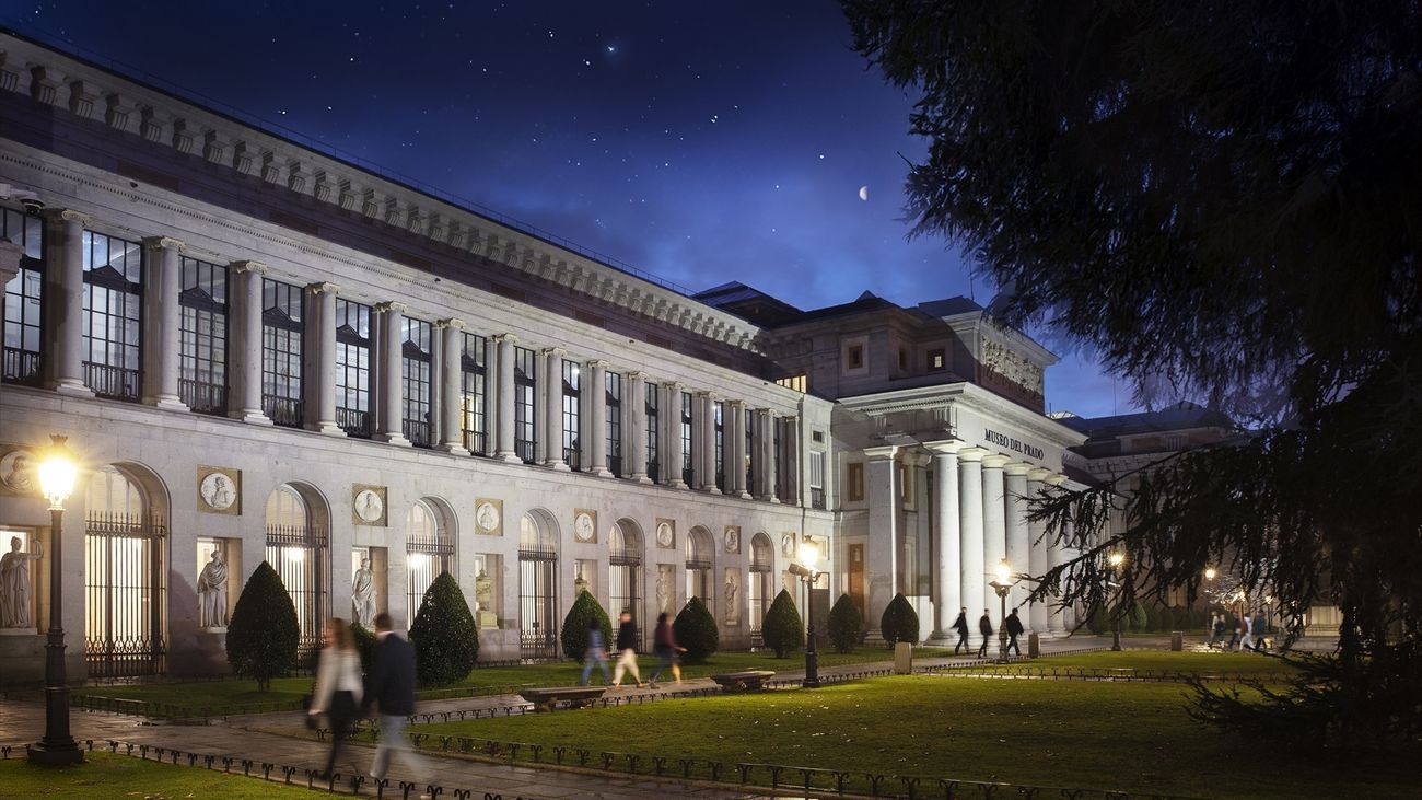 El Museo del Prado por la noche