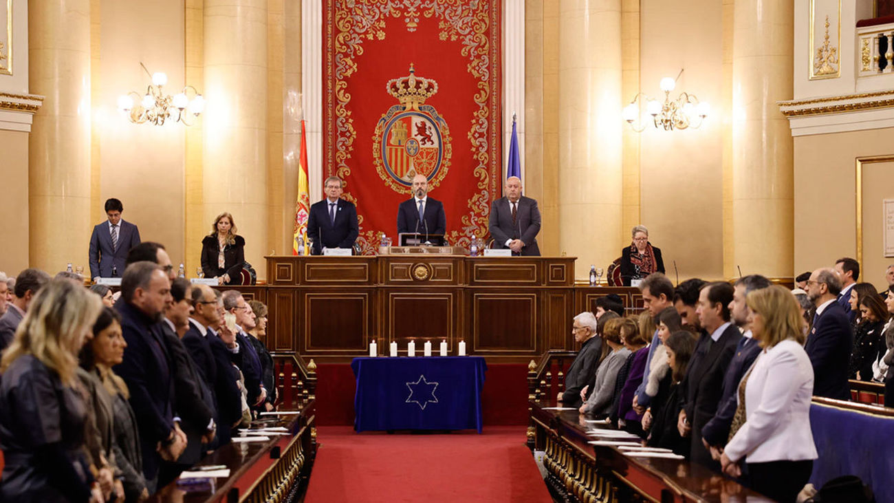 Minuto de silencio en el Senado por las víctimas del Holocausto