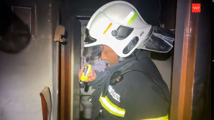 Intoxicada muy grave una anciana en el incendio de su vivienda en Parla