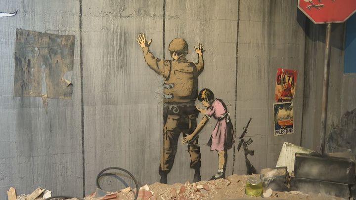 El 'Street art' de Banksy llega a Madrid con 180 réplicas de sus  reivindicativas obras