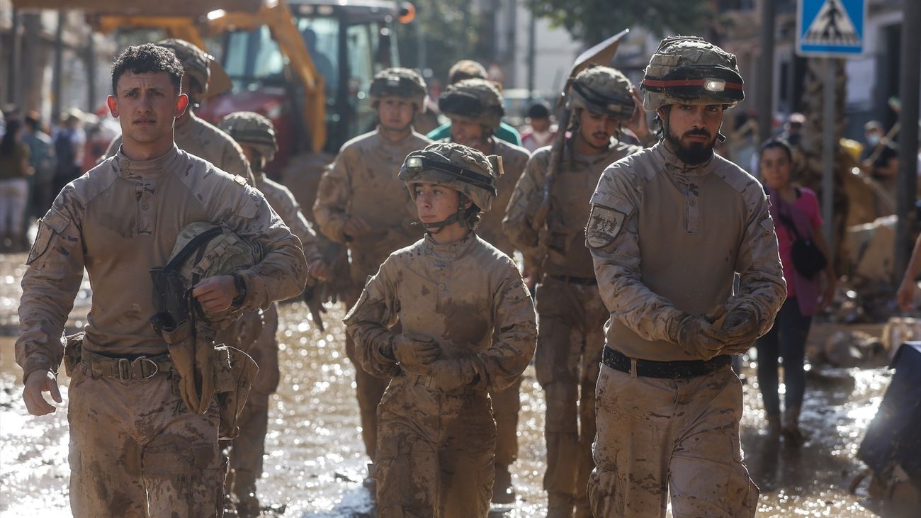 Varios militares colaboran en las labores de reconstrucción en la Comunidad Valenciana