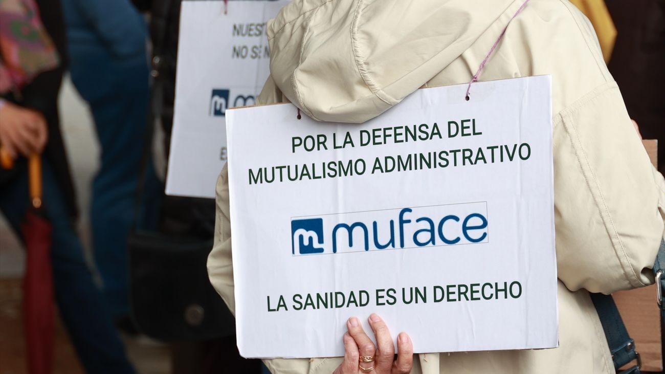 Funcionarios se concentran ante una sede provincial de Muface