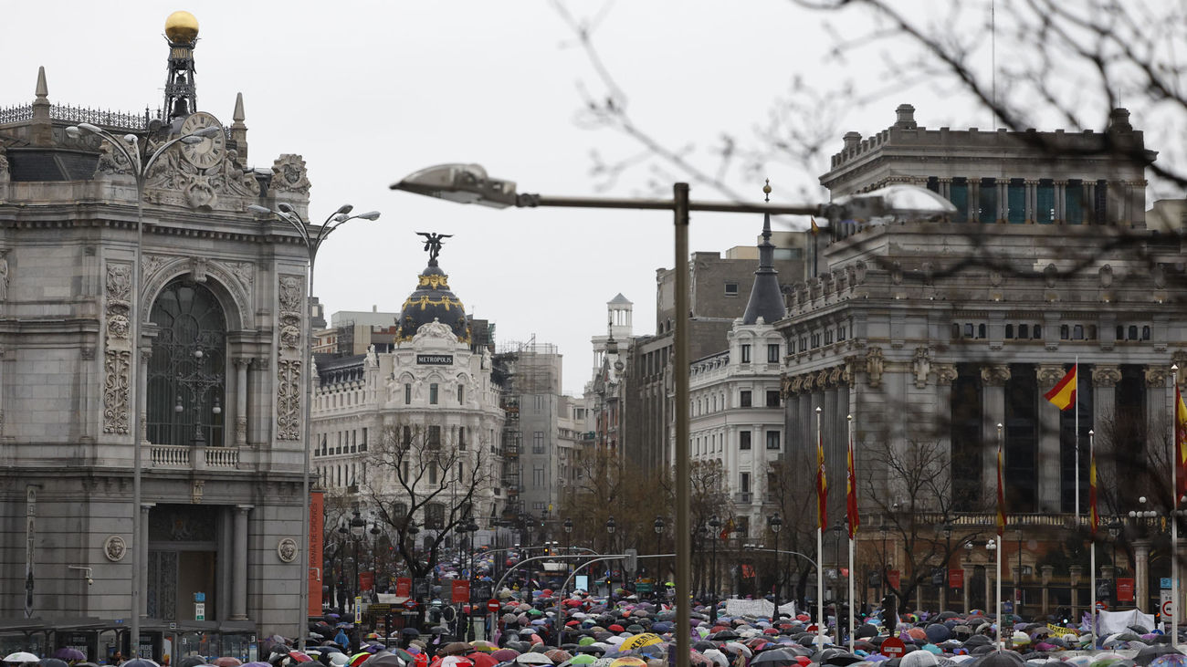 Feministas reivindican bajo la lluvia a "todes" en Madrid