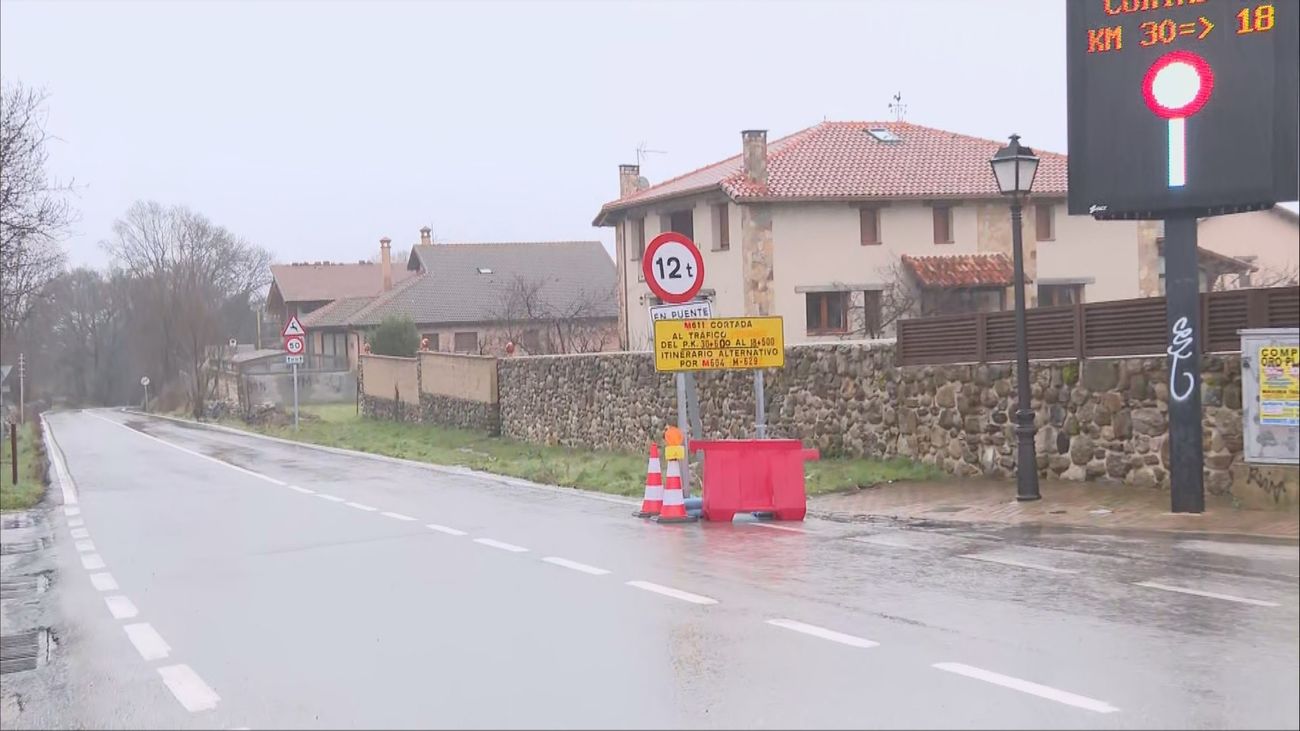 Carreteras madrileña de la sierra cortada al tráfico