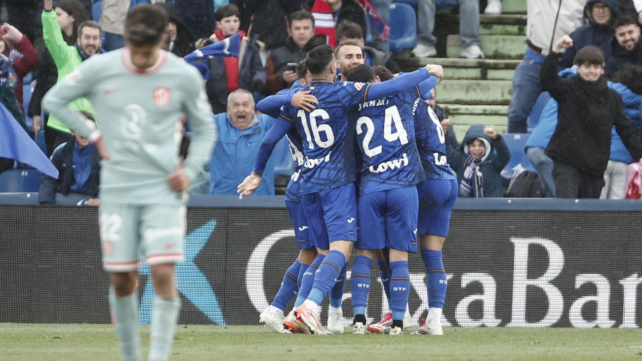 Los jugadores del Getafe celebran un gol al Atlético