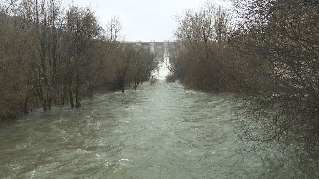 El Canal de Isabel II desembalsa agua de once presas de Madrid para regular crecidas